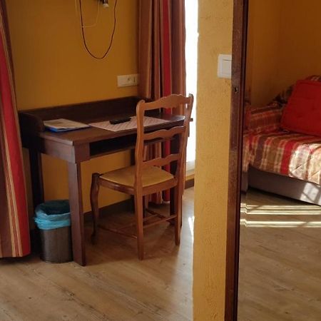 Logis Hotel Du Terreau Маноск Екстериор снимка