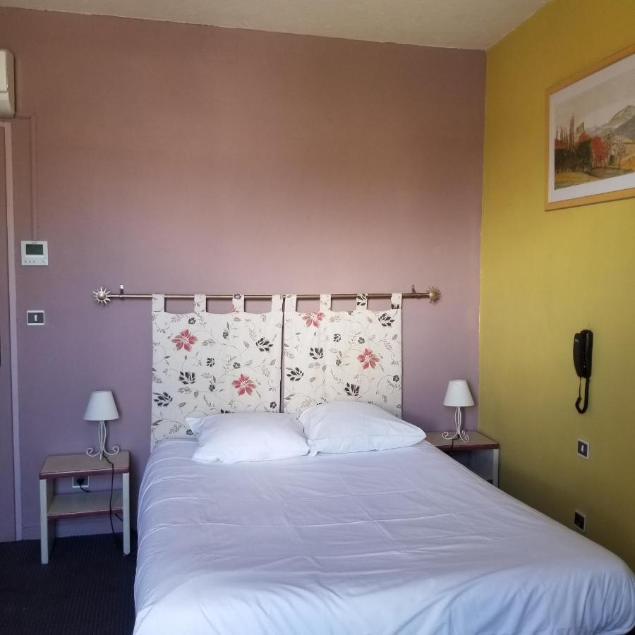 Logis Hotel Du Terreau Маноск Екстериор снимка
