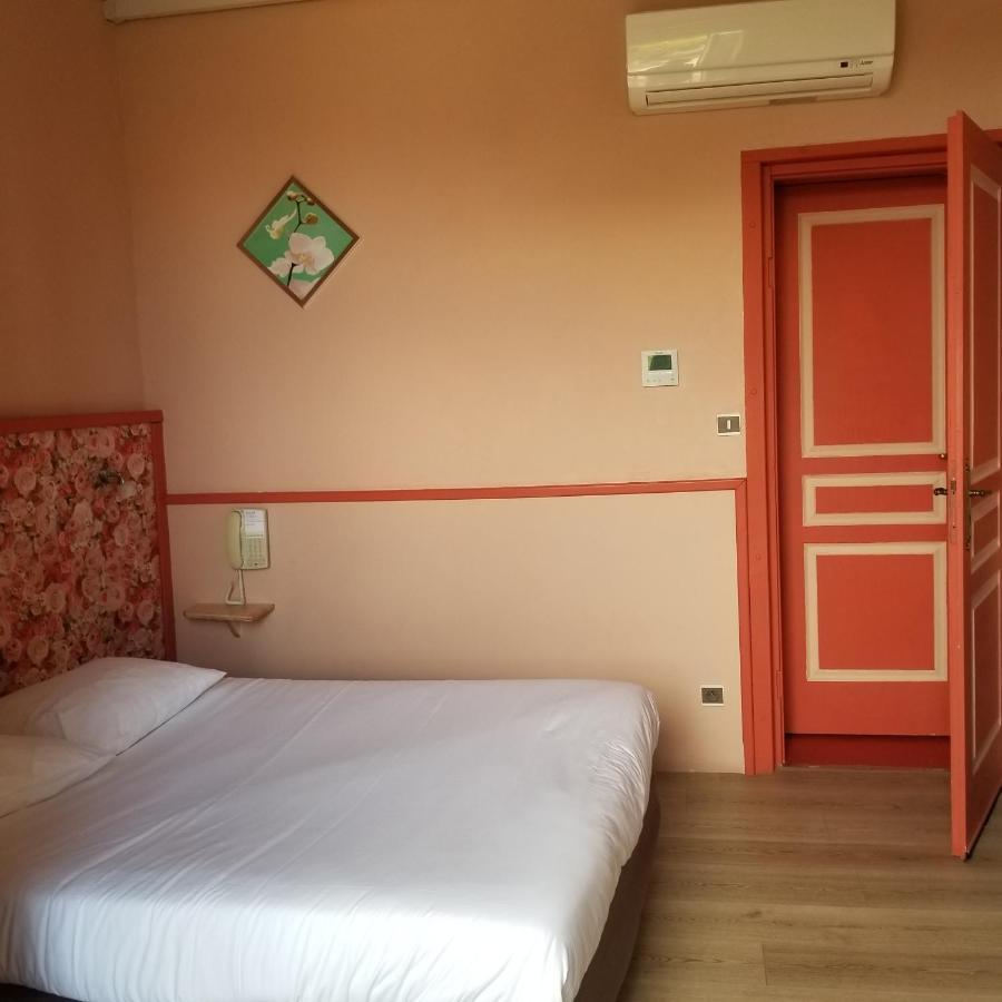 Logis Hotel Du Terreau Маноск Екстериор снимка