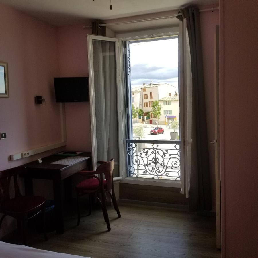 Logis Hotel Du Terreau Маноск Екстериор снимка
