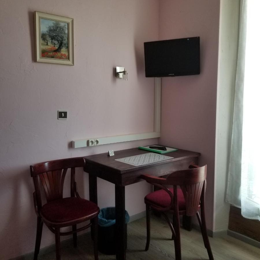 Logis Hotel Du Terreau Маноск Екстериор снимка