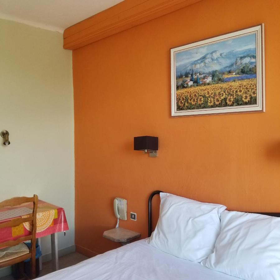 Logis Hotel Du Terreau Маноск Екстериор снимка