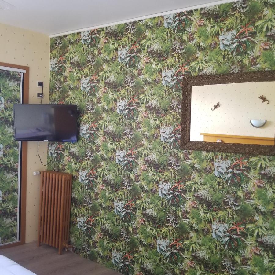 Logis Hotel Du Terreau Маноск Екстериор снимка