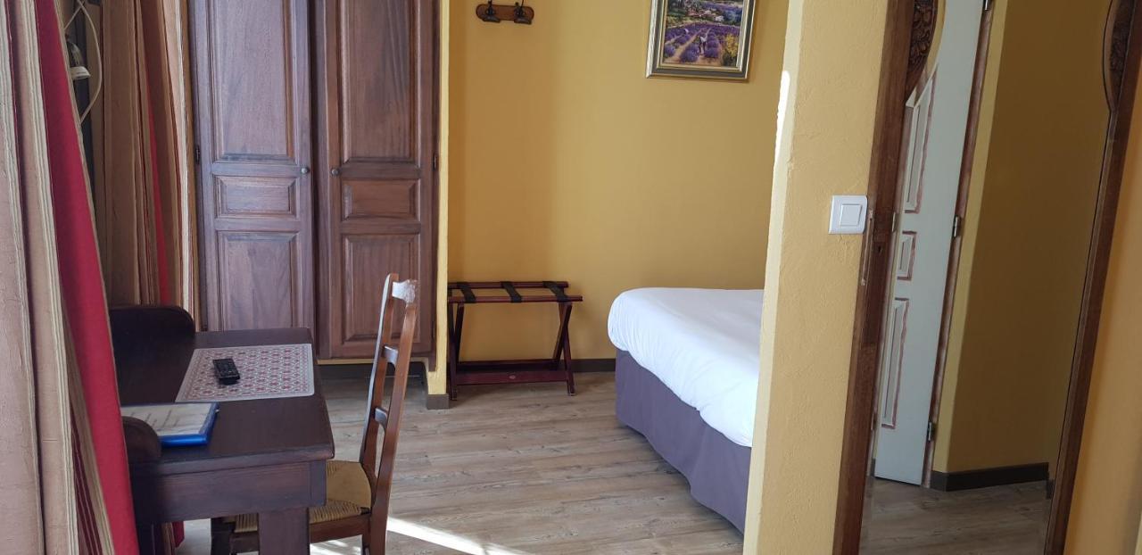 Logis Hotel Du Terreau Маноск Екстериор снимка