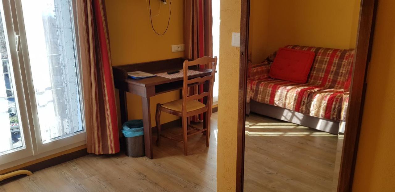Logis Hotel Du Terreau Маноск Екстериор снимка
