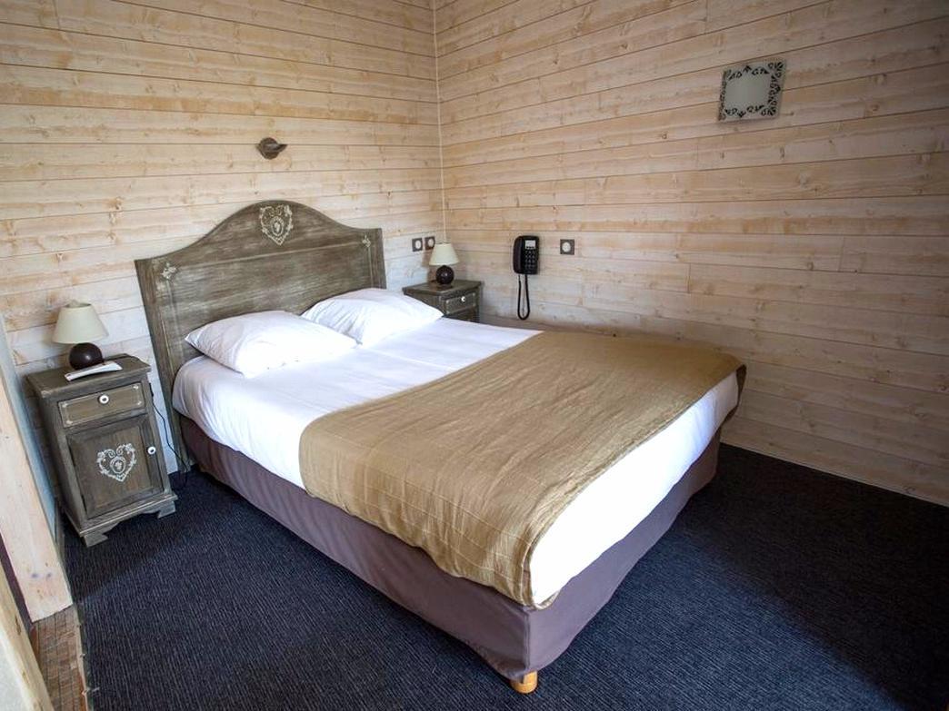 Logis Hotel Du Terreau Маноск Екстериор снимка