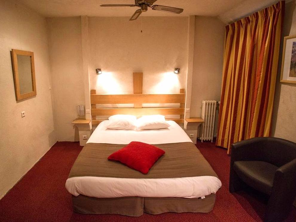 Logis Hotel Du Terreau Маноск Екстериор снимка