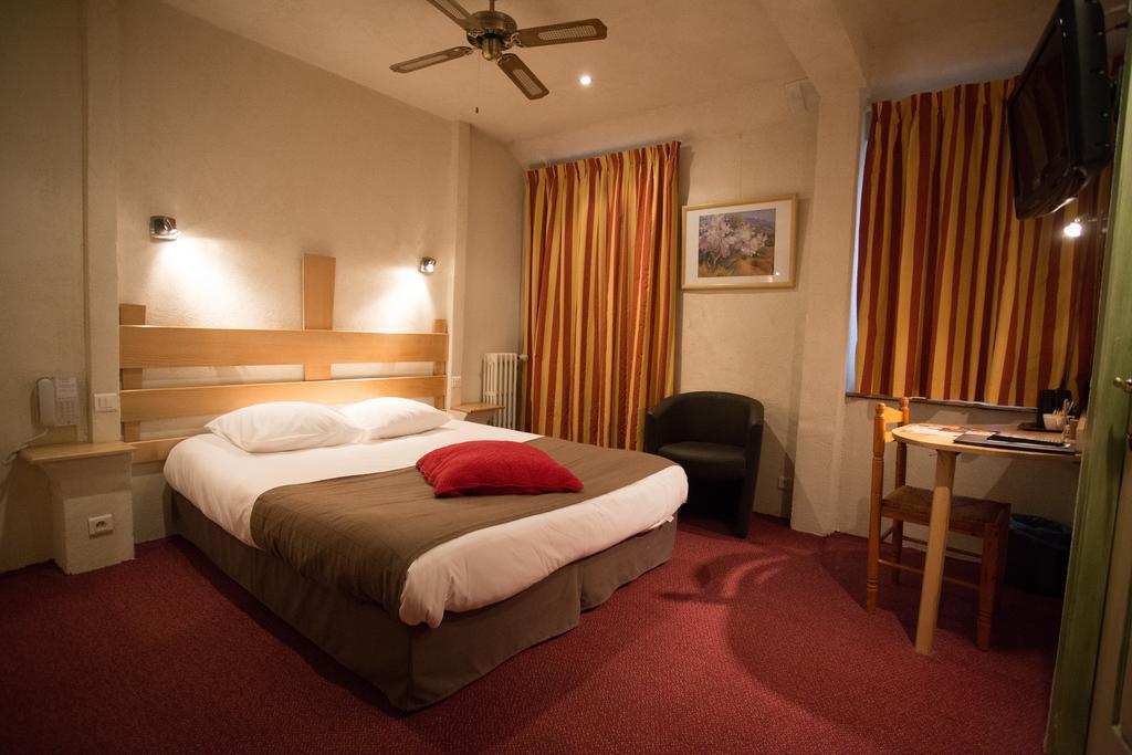 Logis Hotel Du Terreau Маноск Екстериор снимка