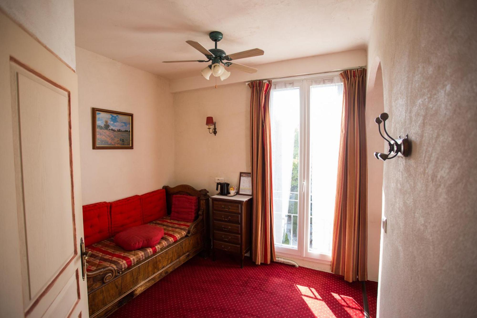 Logis Hotel Du Terreau Маноск Екстериор снимка