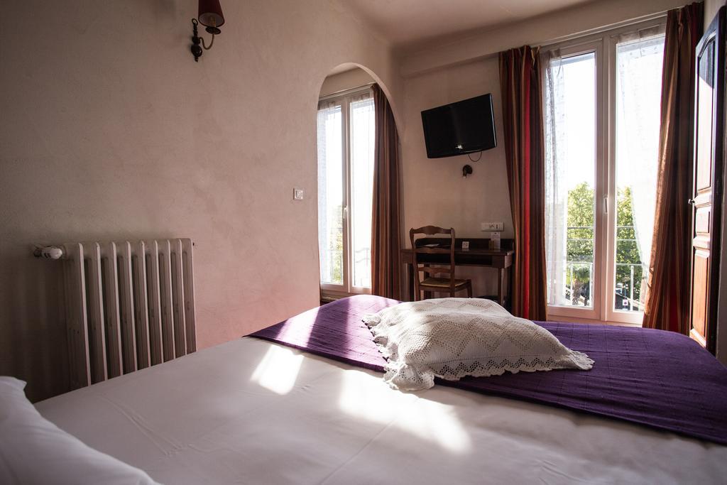 Logis Hotel Du Terreau Маноск Екстериор снимка